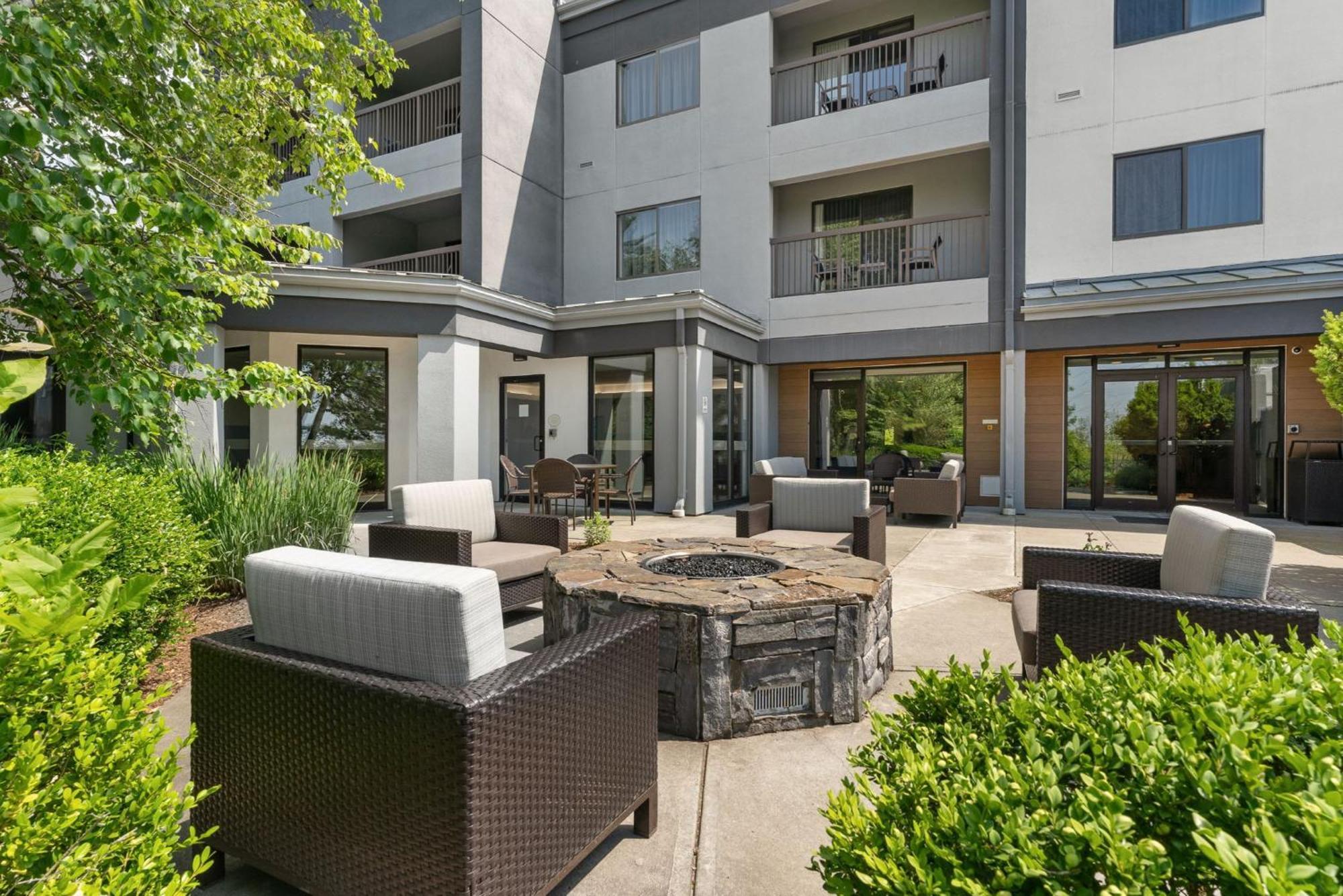Hotel Courtyard Burlington Williston Exteriér fotografie